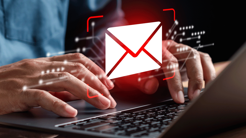 Smartphone affichant une notification email de relance sur un bureau professionnel